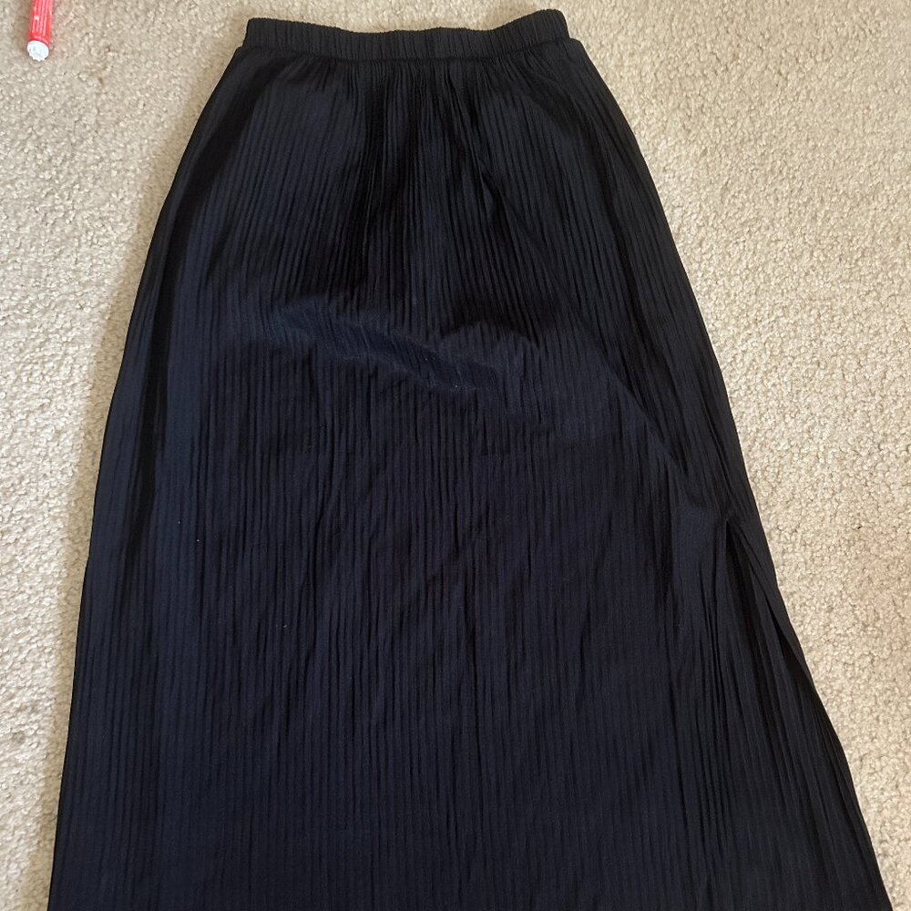Aritzia Wilfred Midi Pleated Skirt - Black XXS